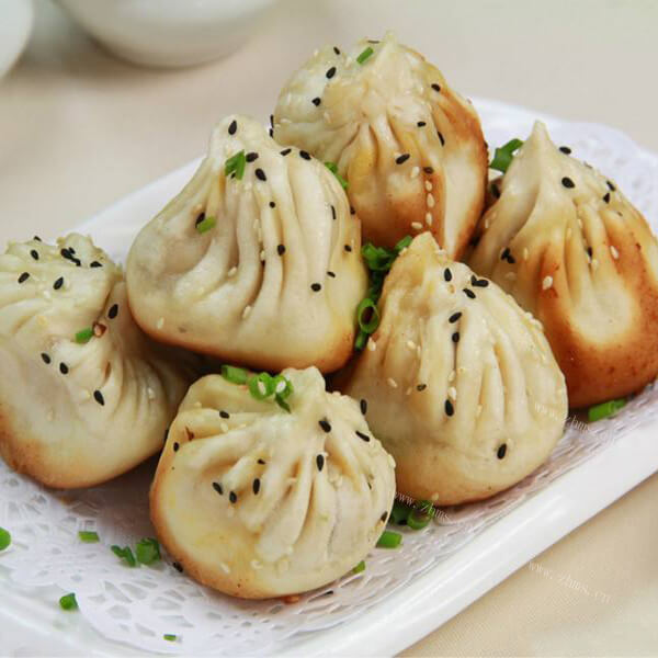 鲜美的羊肉白菜生煎包 
