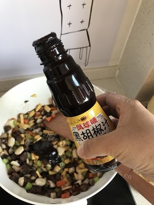 家常的营养焖饭做法图解7)