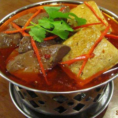 美味的四川麻辣清油火锅