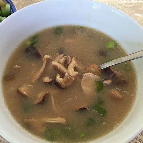 家常木耳菜肉片汤