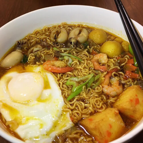 美味泡面虾丸