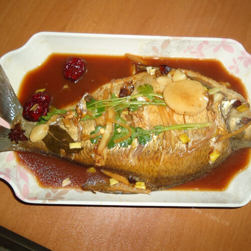 色泽诱人的红烧塘鳢鱼