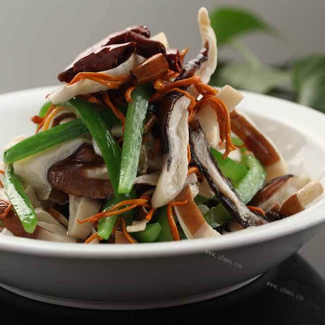 美味的海香菇爆炒鸡杂