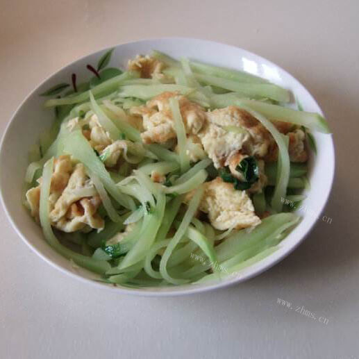 美味的银杏牛蒡炒莴笋