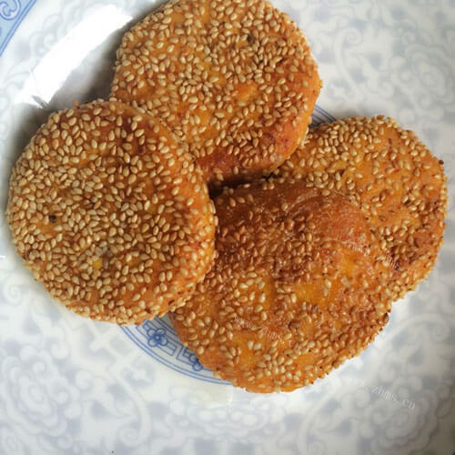 香酥的糯米芝麻饼