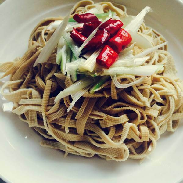 美味的黑木耳拌豆腐皮