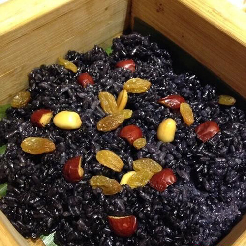 美味的炒黑米饭