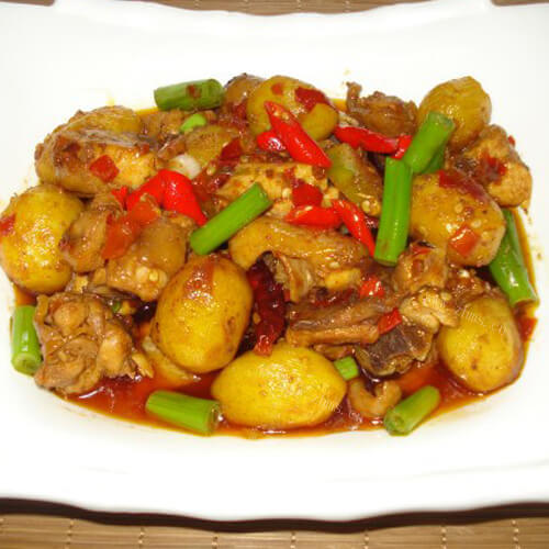 下饭的辣子鸡块炖小土豆