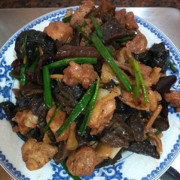 美味的木耳炒仔排 