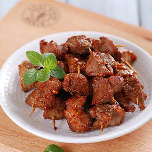 香辣的牙签鸡胸肉