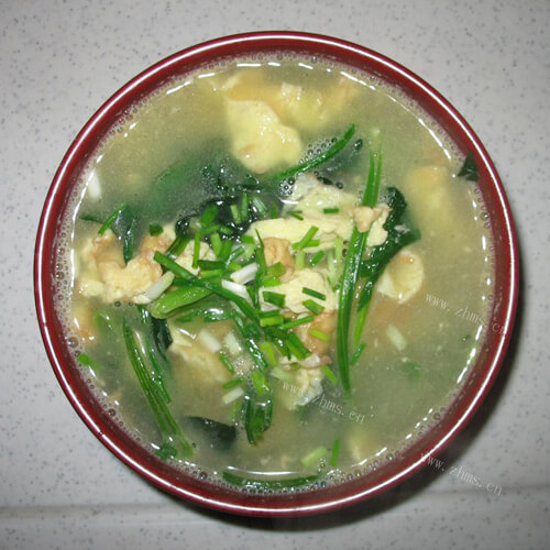 美味的虾皮鸡蛋菠菜汤