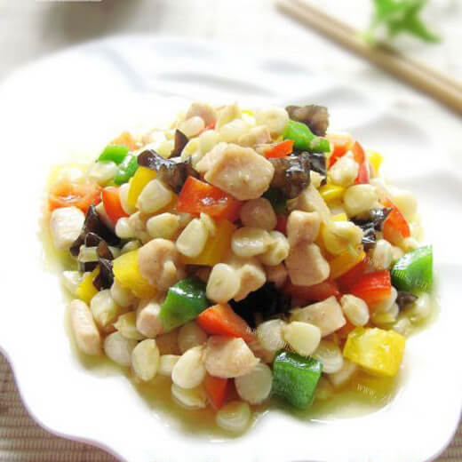 可口的牛肉粒炒玉米核桃