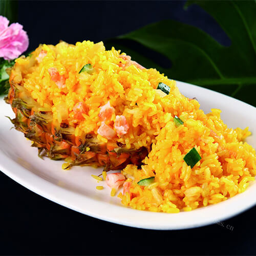 美味的凤梨牛肉炒饭