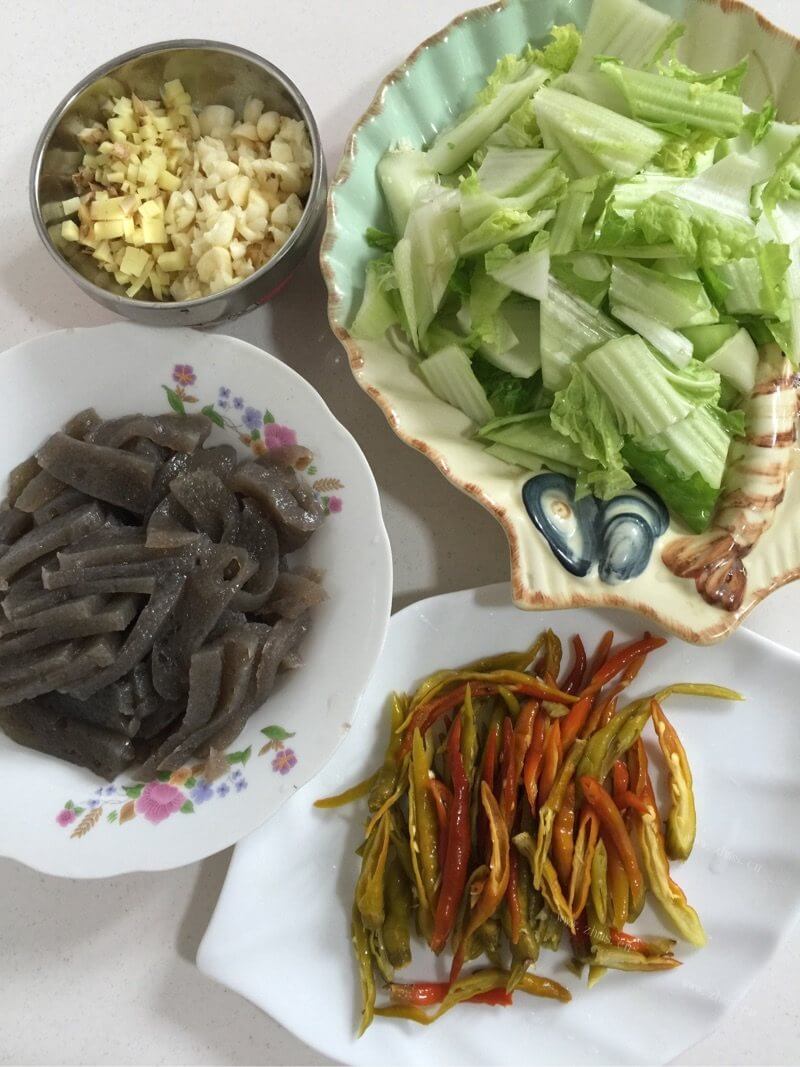 开胃泡椒白菜梗炒魔芋做法图解1)