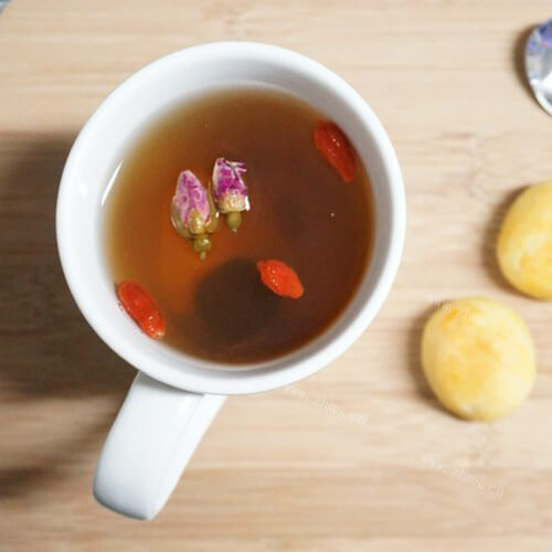 美味的洛神玫瑰枸杞茶