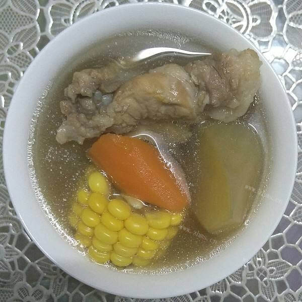 美味猪骨煲栗米