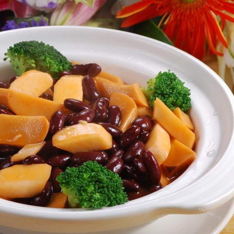 美味的杏鲍菇炒红腰豆
