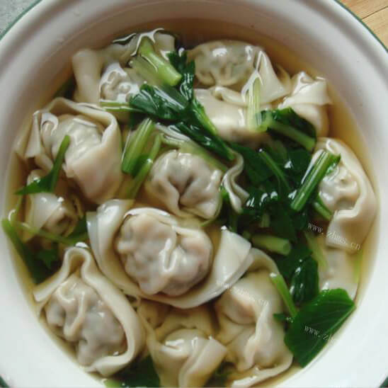 美味的牛肉芹菜小馄饨 