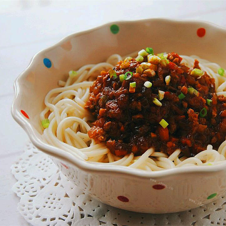 香喷喷的胡罗卜肉酱面
