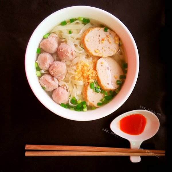 好吃的肉丸子面条