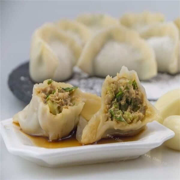可口双色芹菜猪肉饺