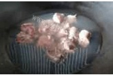 滋补鹿茸红参炖羊肉做法图解1)
