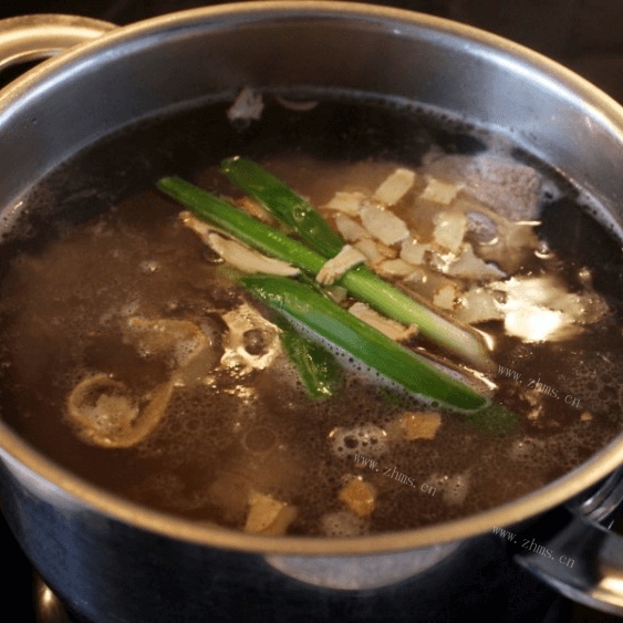 美味的苹果瘦肉汤做法图解4)