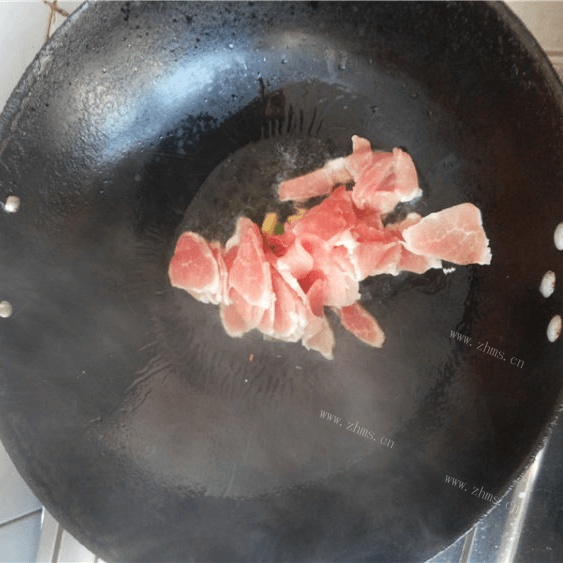 口感极佳的扁豆炒肉片做法图解3)