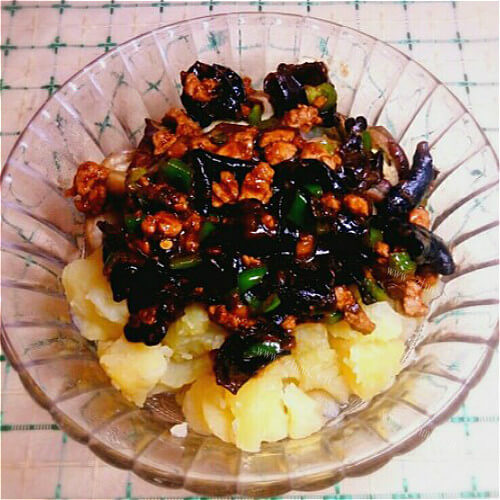 美味的土豆茄子拌肉酱