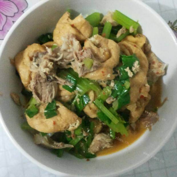 美味的肉片焖豆泡