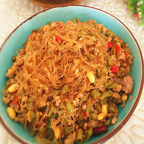 鲜美的酸豆角炒肉末粉丝