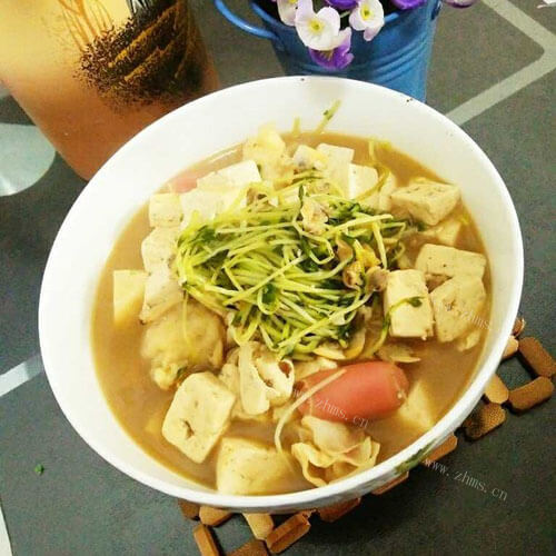 鲜美的豆芽豆腐菜苔汤