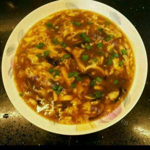 美味的平菇酸辣汤