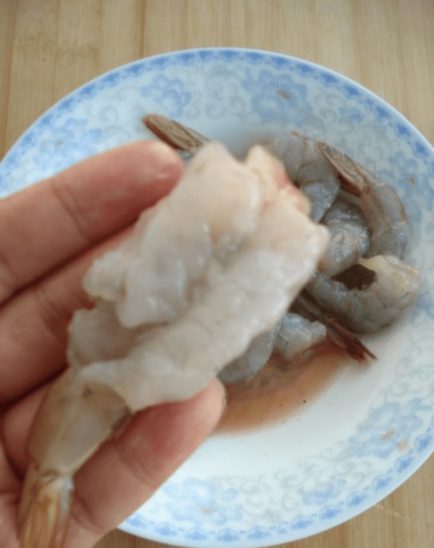 外酥里嫩干炸虾球做法图解3)