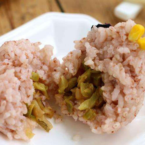 榨菜丝红米饭团~美味健康