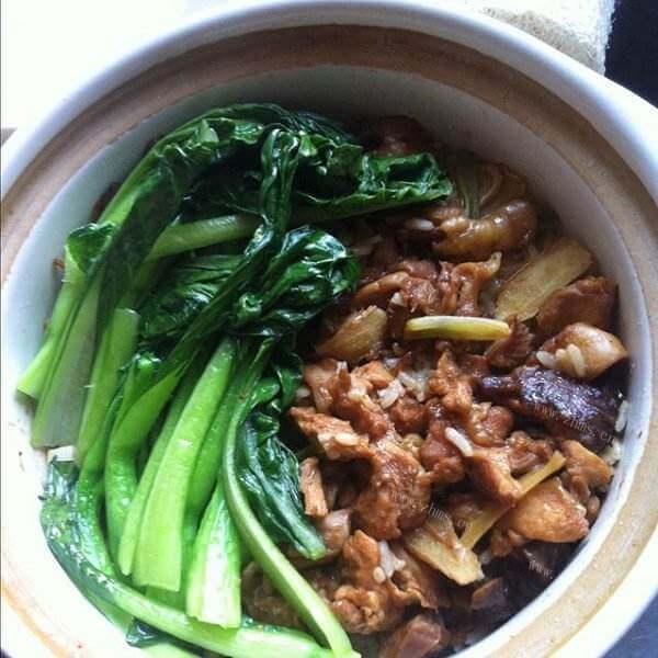 鸡腿香菇煲仔饭
