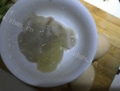 滋阴润燥的墨鱼卵香炒鸡蛋做法图解1)