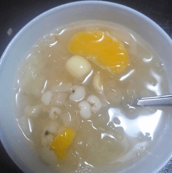 养生薏米雪梨银耳汤