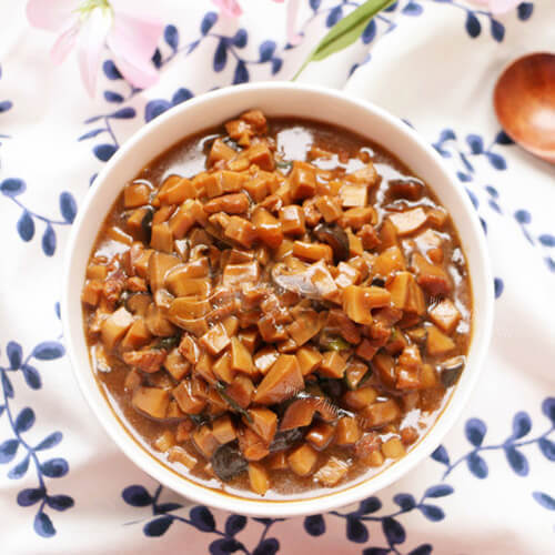 美味的杏鲍菇黄豆肉酱