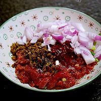 自制微波炉蒸牛肉做法图解5)