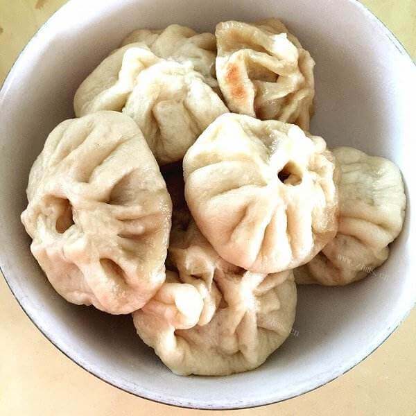 美味的白菜榛蘑猪肉包子