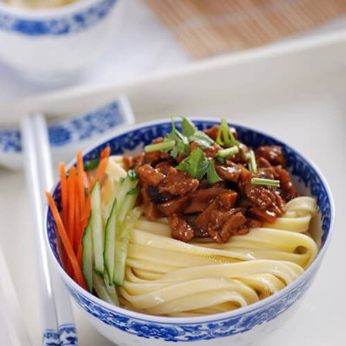 浓香四溢的鸡蛋肉酱干拌面