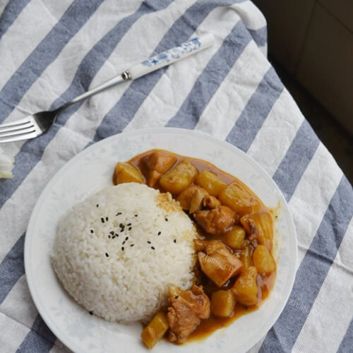 黄金咖喱鸡肉土豆饭