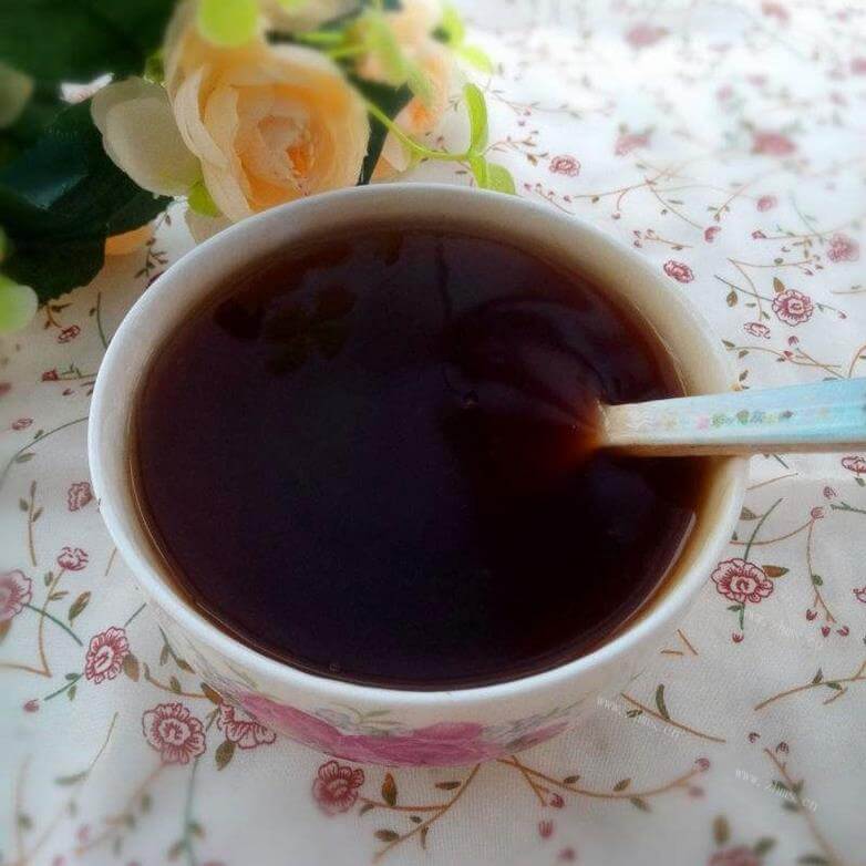 美味的红糖藕粉羹
