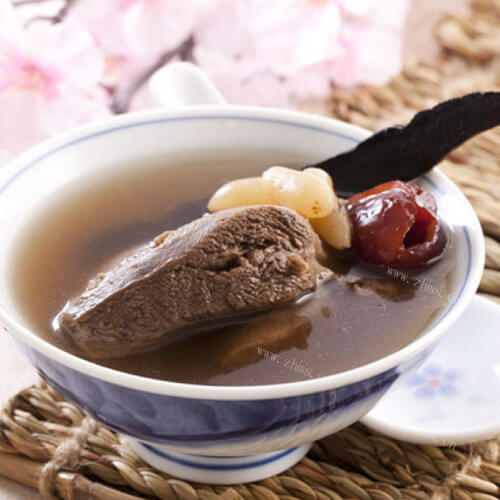 可口的鱼胶灵芝汤