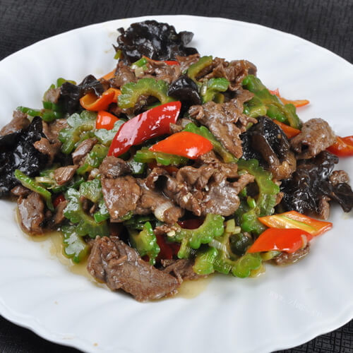 美味的葱香苦瓜炒肉