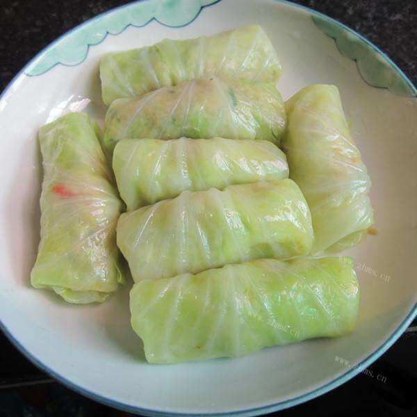 美味的马蹄包菜卷