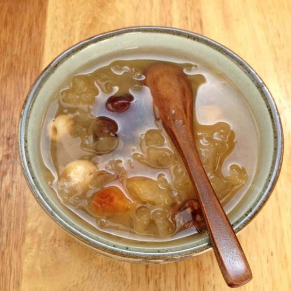 美味的莲子红枣炖鸡蛋