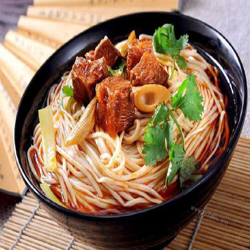 美味豌豆苗牛肉面