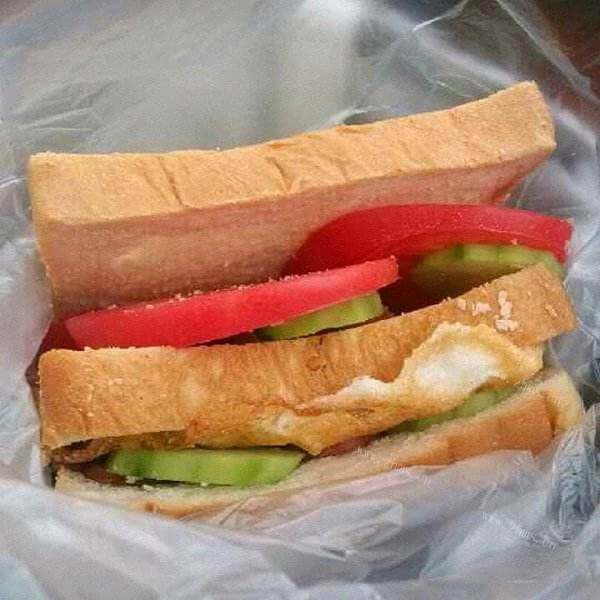 美味肉松火腿三明治
